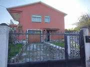 Voluminoso chalet en ares