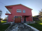 Voluminoso chalet en ares