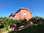 Voluminoso chalet en ares