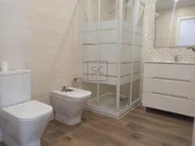 Luminoso piso con ascensor en el centro