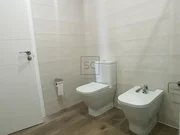 Luminoso piso con ascensor en el centro