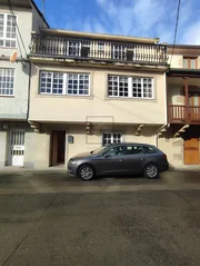 Casa adosada en el centro de ares con terraza y vistas parciales al mar