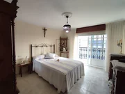 Casa adosada en el centro de ares con terraza y vistas parciales al mar