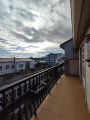 Casa adosada en el centro de ares con terraza y vistas parciales al mar