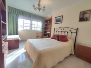 Casa adosada en el centro de Ares con terraza y vistas parciales al mar