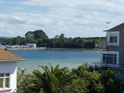 Casa adosada en el centro de Ares con terraza y vistas parciales al mar