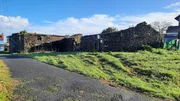 Finca rústica con edificación de piedra en san sadurniño