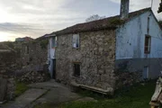 Casa de piedra para rehabilitar con gran finca en meirás, valdoviño
