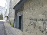 Bajo comercial en Santa Cecilia, Narón.