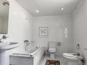 Casa con finca, bodegas y garaje en San Juan de Piñeiro, Mugardos.