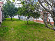Casa pareada con finca y bodegas en Piñeiros, Narón.