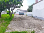 Casa pareada con finca y bodegas en Piñeiros, Narón.