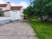 Casa pareada con finca y bodegas en Piñeiros, Narón.