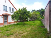 Casa pareada con finca y bodegas en Piñeiros, Narón.