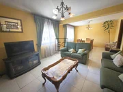 Casa independiente con dos viviendas y finca en Doso, Narón