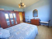 Casa independiente con dos viviendas y finca en Doso, Narón