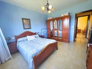Casa independiente con dos viviendas y finca en Doso, Narón
