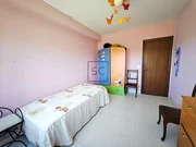 Casa independiente con dos viviendas y finca en Doso, Narón
