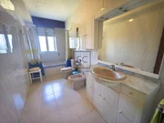 Casa independiente con dos viviendas y finca en Doso, Narón