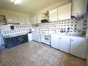 Casa independiente con dos viviendas y finca en Doso, Narón