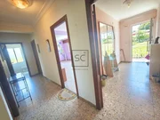 Casa independiente con dos viviendas y finca en Doso, Narón