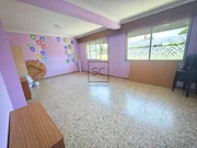 Casa independiente con dos viviendas y finca en Doso, Narón
