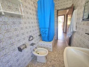 Casa independiente con dos viviendas y finca en Doso, Narón