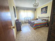 Casa independiente con dos viviendas y finca en Doso, Narón