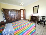 Casa independiente con dos viviendas y finca en Doso, Narón
