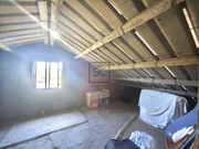 Casa independiente con dos viviendas y finca en Doso, Narón