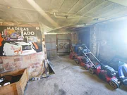 Casa independiente con dos viviendas y finca en Doso, Narón