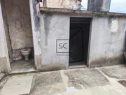 Casa con garajes y bodega en Neda.