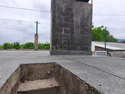 Casa con garajes y bodega en Neda.