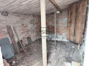 Casa con garajes y bodega en Neda.