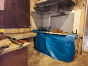 Casa con garajes y bodega en Neda.