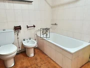 Piso con balcón en el centro, Ferrol.