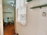 Piso con balcón en el centro, Ferrol.