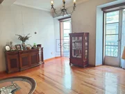 Piso con balcón en el centro, Ferrol.