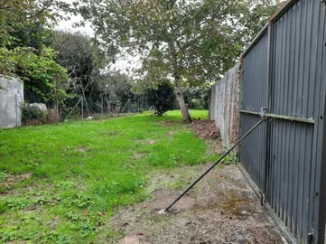 Casa con finca en zona urbana para reformar en santa cecilia, narón
