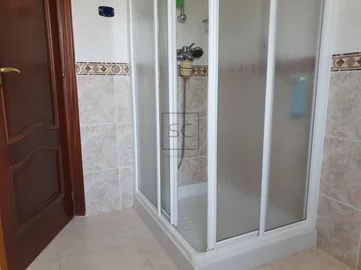 Casa con bodega y finca en san pedro de nos, oleiros