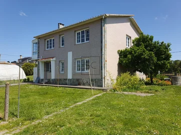 Casa con bodega y finca en san pedro de nos, oleiros