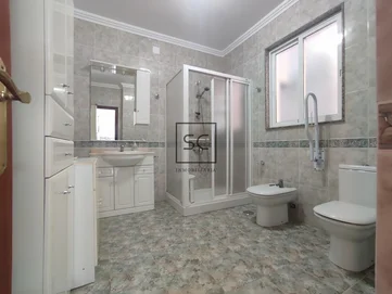 Bajo vivienda con jardín en fene