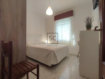 Bajo vivienda con jardín en fene