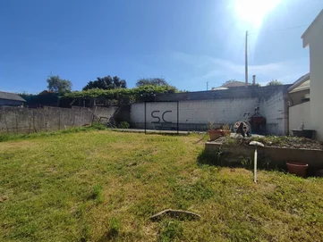 Bajo vivienda con jardín en fene