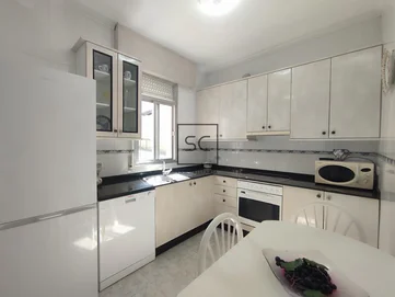 Bajo vivienda con jardín en fene