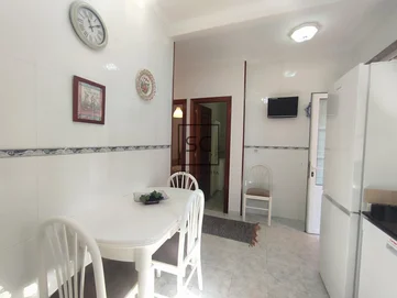 Bajo vivienda con jardín en fene