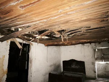 Casa de piedra para reforma integral con gran finca