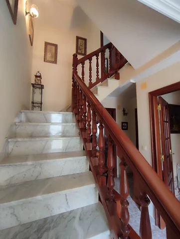 Casa adosada en el centro de ares con terraza y vistas parciales al mar