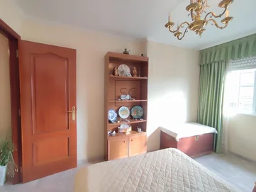 Casa adosada en el centro de ares con terraza y vistas parciales al mar