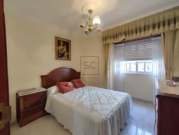 Casa adosada en el centro de ares con terraza y vistas parciales al mar